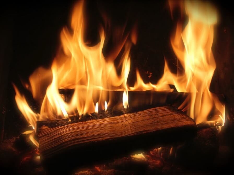 Stapel Feuerholz