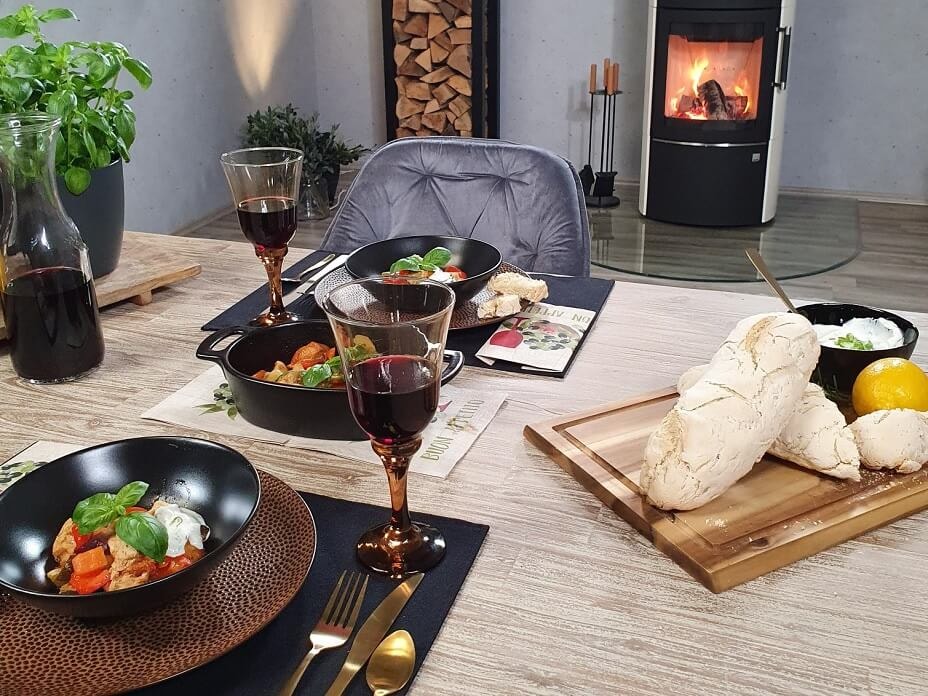 Leckere Gerichte aus einem Kaminofen mit Backfach