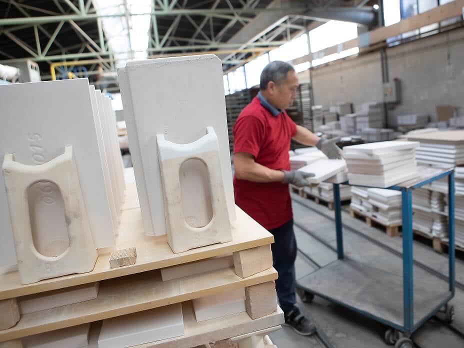 Produktion keramischer Ofenkacheln im HARK Kachelwerk Wiesau