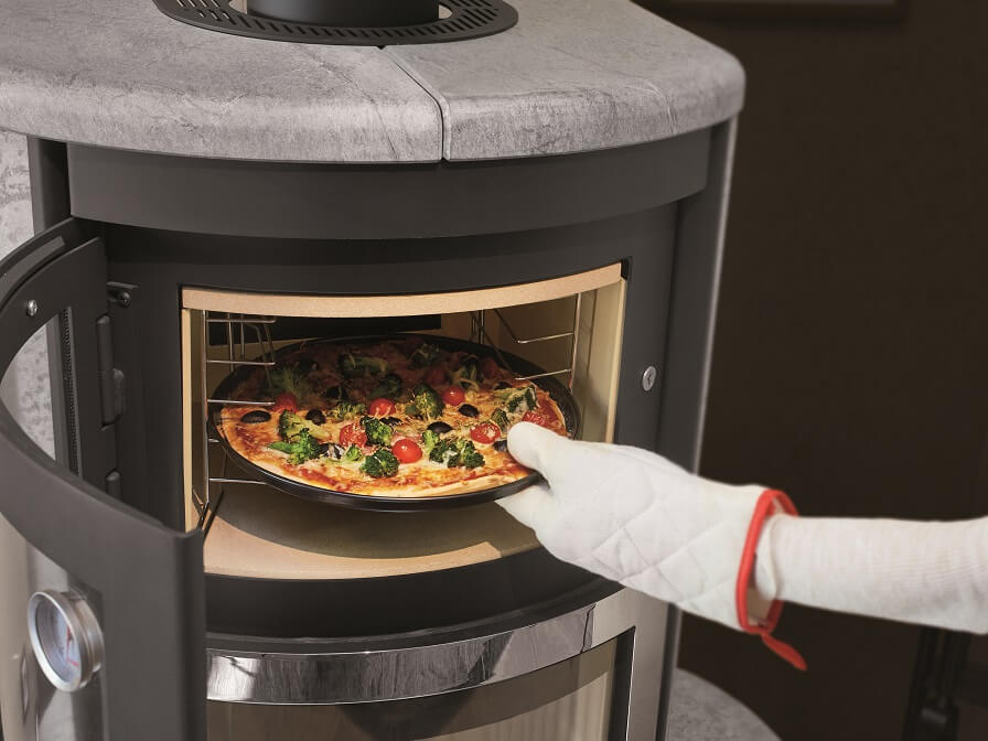 Pizza im Kaminofen backen